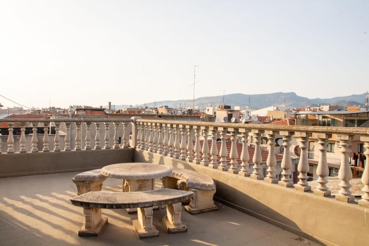 Amazing Flat Near The Coast With A Delightful Shared Terrace Close To Public Transportation In Karsiyaka İzmir Ngoại thất bức ảnh